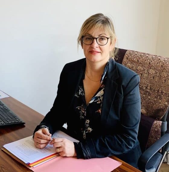 Avocat au barreau intervenant en droit de la famille, droit immobilier et contentieux civil à Annecy.